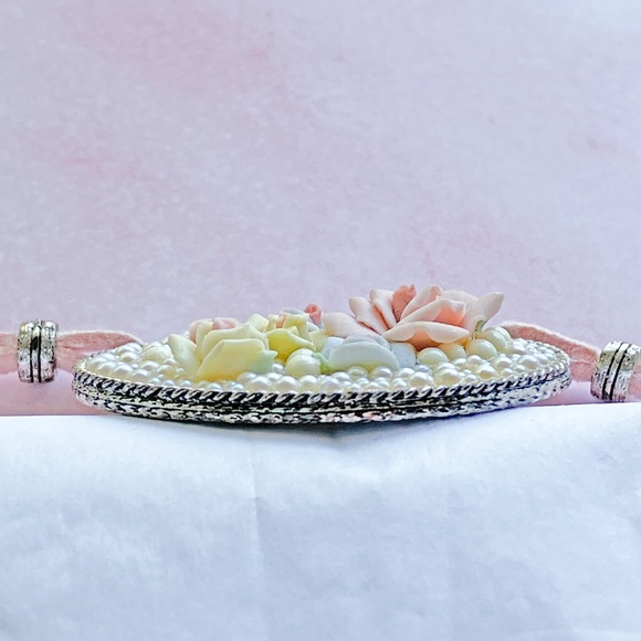 Suede Cord Necklace with Roses and Pearl Pendant ๐น๐๐ NWOT - Picture 4 of 6